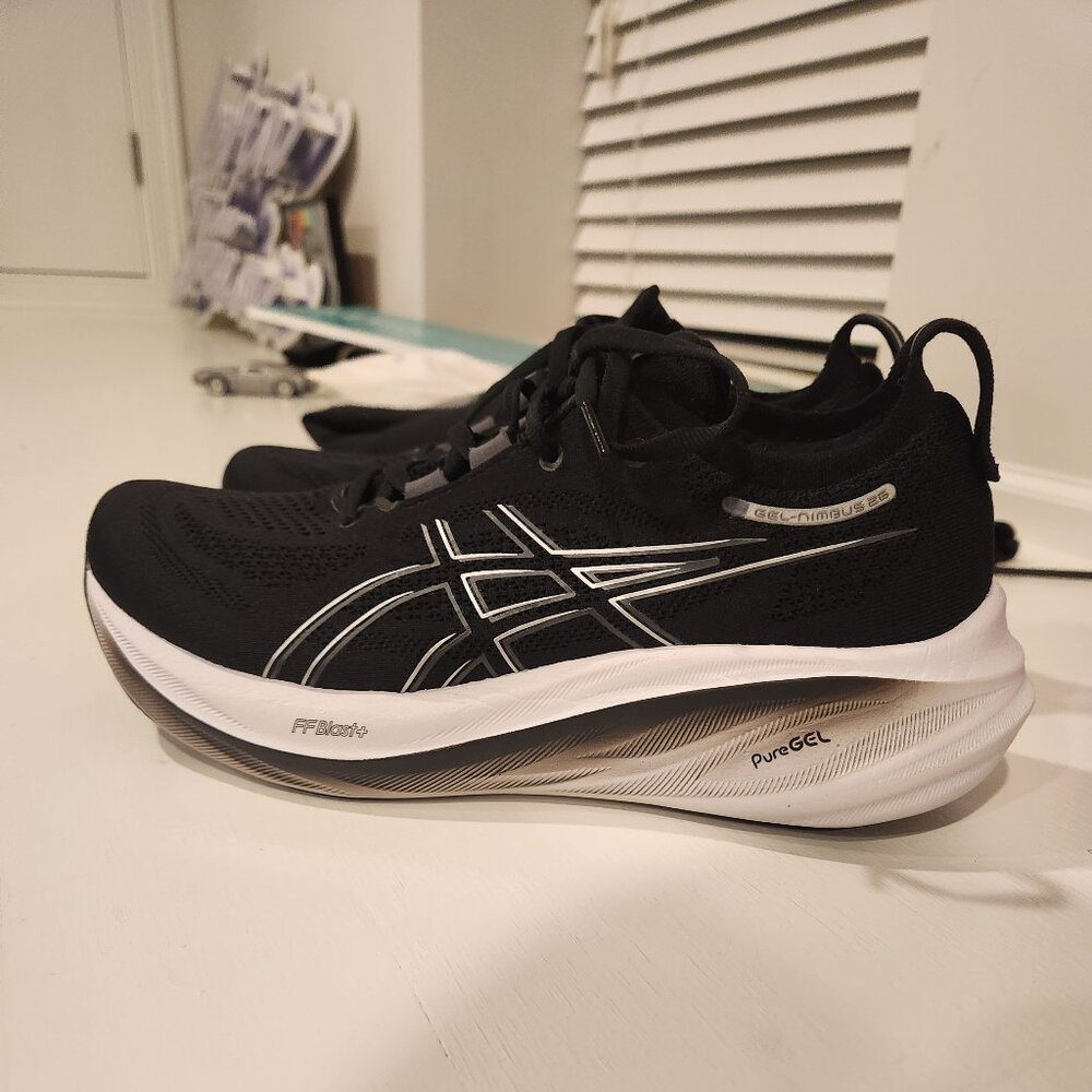 NEW ASICS NIMBUS 26